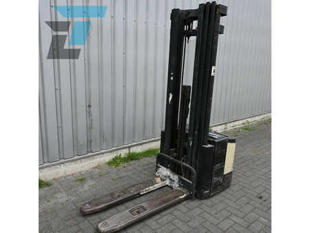 Stacker pedestre 2007  Crown Elektrische stapelaar Triplex (2)