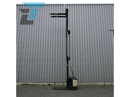 Stacker pedestre 2007  Crown Elektrische stapelaar Triplex (5)