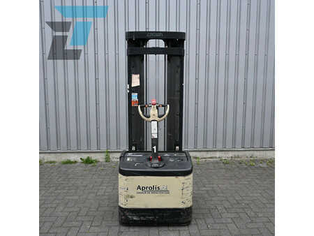 Stacker pedestre 2007  Crown Elektrische stapelaar Triplex (6)
