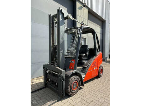 Carretilla elevadora GLP 2012  Linde H25T LPG Heftruck (2)