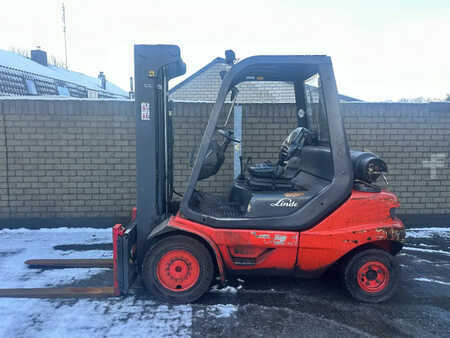 Empilhador a gás 2002  Linde H30T-03 (1)