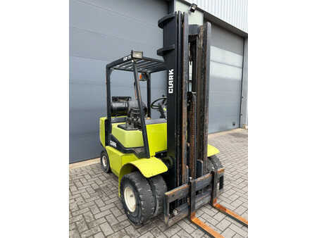Carrelli elevatori GPL 1996  Clark CGP 25 LPG Heftruck (11)