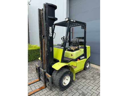 Carrelli elevatori GPL 1996  Clark CGP 25 LPG Heftruck (12)