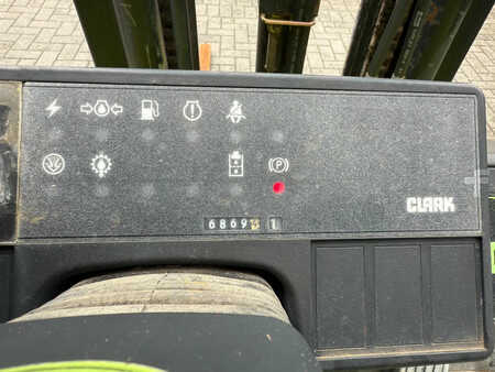 Carrelli elevatori GPL 1996  Clark CGP 25 LPG Heftruck (14)