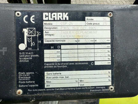 Carrelli elevatori GPL 1996  Clark CGP 25 LPG Heftruck (15)