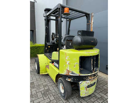 Carrelli elevatori GPL 1996  Clark CGP 25 LPG Heftruck (3)