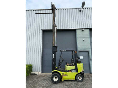Carrelli elevatori GPL 1996  Clark CGP 25 LPG Heftruck (5)