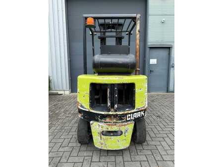 Carrelli elevatori GPL 1996  Clark CGP 25 LPG Heftruck (6)
