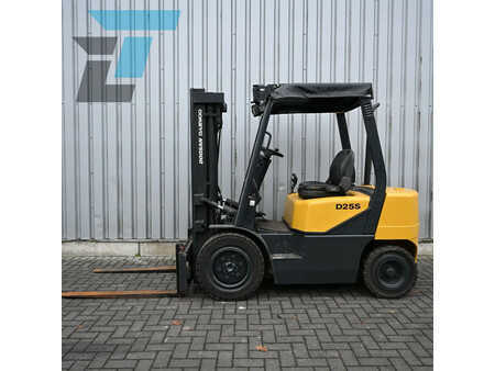 Chariots élévateurs diesel 2006  Doosan D25S-3 Diesel heftruck (1)