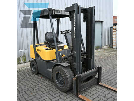 Chariots élévateurs diesel 2006  Doosan D25S-3 Diesel heftruck (10)