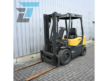 Chariots élévateurs diesel 2006  Doosan D25S-3 Diesel heftruck (2)