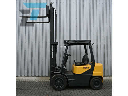 Chariots élévateurs diesel 2006  Doosan D25S-3 Diesel heftruck (4)