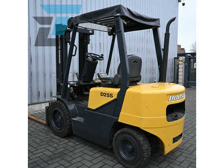 Chariots élévateurs diesel 2006  Doosan D25S-3 Diesel heftruck (7)