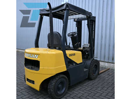 Chariots élévateurs diesel 2006  Doosan D25S-3 Diesel heftruck (8)