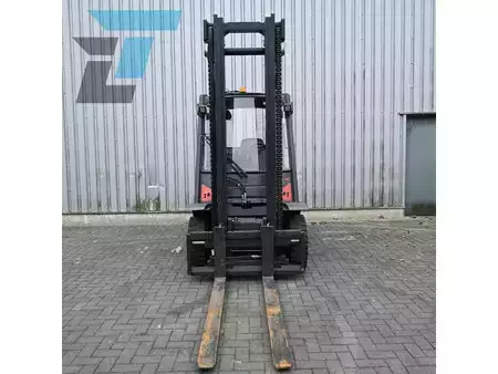 Gázüzemű targoncák 2015  Linde H40T LPG Heftruck (9)