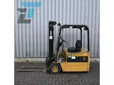 Chariots électriques à 3 roues - CAT Lift Trucks F30 Cat F30 Elektrische heftruck (1)