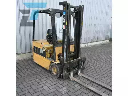 Chariots électriques à 3 roues - CAT Lift Trucks F30 Cat F30 Elektrische heftruck (10)