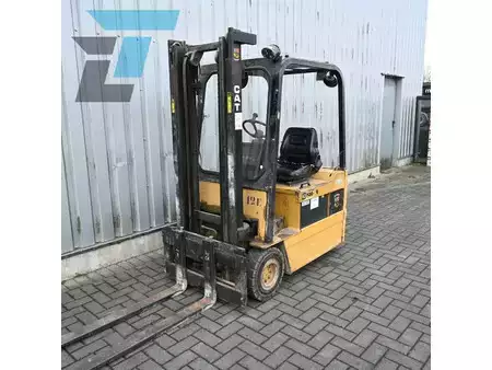 Chariots électriques à 3 roues - CAT Lift Trucks F30 Cat F30 Elektrische heftruck (2)
