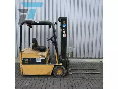Chariots électriques à 3 roues - CAT Lift Trucks F30 Cat F30 Elektrische heftruck (5)