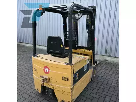Chariots électriques à 3 roues - CAT Lift Trucks F30 Cat F30 Elektrische heftruck (8)