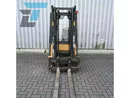 Chariots électriques à 3 roues - CAT Lift Trucks F30 Cat F30 Elektrische heftruck (9)