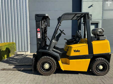 LPG Forklifts 2006  Yale GLP40 LPG Heftruck 886H! (1)