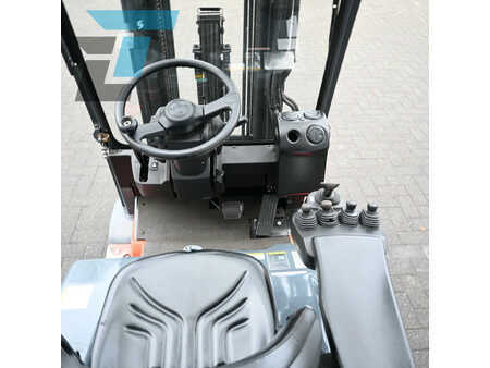 El truck - 3 hjulet 2007  Toyota 7FBEF18 Elektrische heftruck (13)