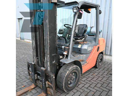 Chariots élévateurs GPL 2008  Toyota 02-8FGJF35 LPG Heftruck (12)