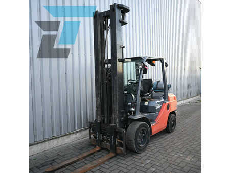 Chariots élévateurs GPL 2008  Toyota 02-8FGJF35 LPG Heftruck (2)