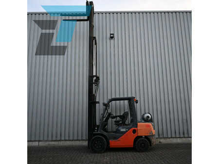 Chariots élévateurs GPL 2008  Toyota 02-8FGJF35 LPG Heftruck (5)