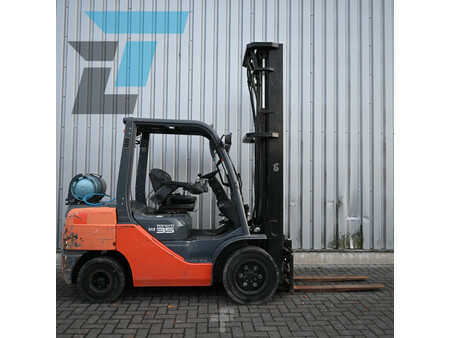 Chariots élévateurs GPL 2008  Toyota 02-8FGJF35 LPG Heftruck (6)