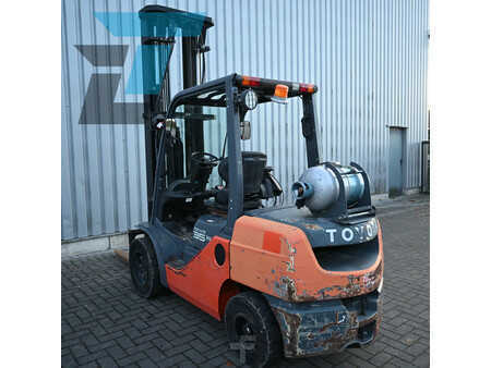Chariots élévateurs GPL 2008  Toyota 02-8FGJF35 LPG Heftruck (8)