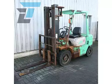 Diesel heftrucks 1998  Mitsubishi FD 25 Diesel heftruck (2)
