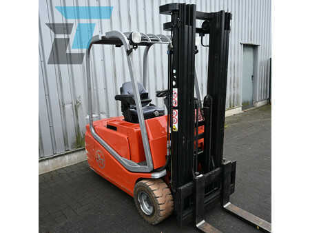 Eléctrico - 3 rodas 2006  BT C3E180 Elektrische heftruck (11)