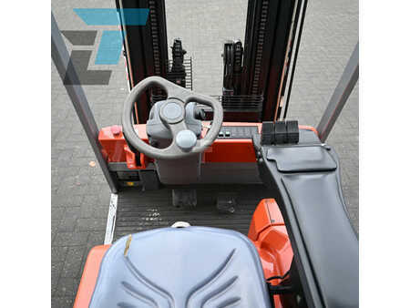 Eléctrico - 3 rodas 2006  BT C3E180 Elektrische heftruck (13)