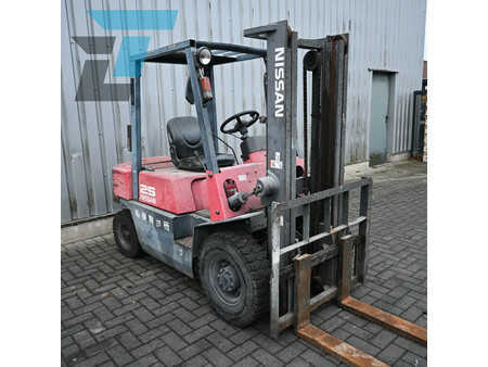 Chariots élévateurs à essence 2000  Nissan NJ02M20 Benzine heftruck (10)