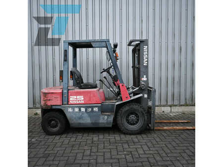 Chariots élévateurs à essence 2000  Nissan NJ02M20 Benzine heftruck (5)