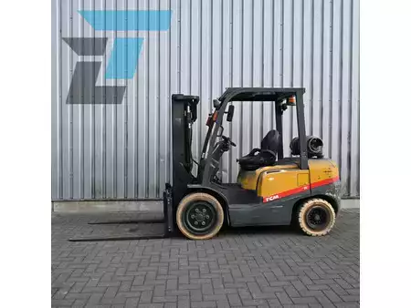 Chariots élévateurs GPL 2016  TCM FHG30T3 TCM FHG30T3 LPG Heftruck (1)
