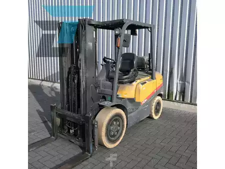 Chariots élévateurs GPL 2016  TCM FHG30T3 TCM FHG30T3 LPG Heftruck (12)