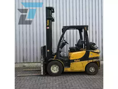 LPG heftrucks 2012  Yale GLP30VX V3045 LPG Heftruck (1)
