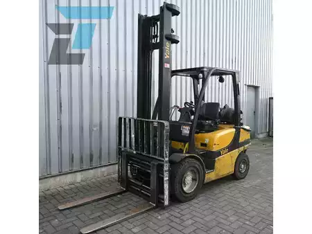 LPG heftrucks 2012  Yale GLP30VX V3045 LPG Heftruck (2)