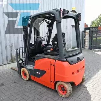 Chariots électriques à 4 roues 2018  Linde E16PH-02 (8)