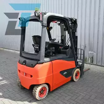 Chariots électriques à 4 roues 2018  Linde E16PH-02 (9)
