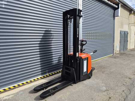 Stacker pedestre 2012  BT SPE 160 L (1)