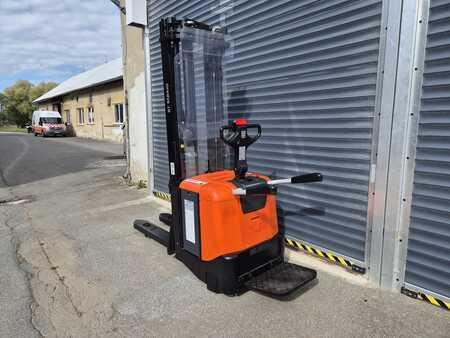 Stacker pedestre 2012  BT SPE 160 L (2)