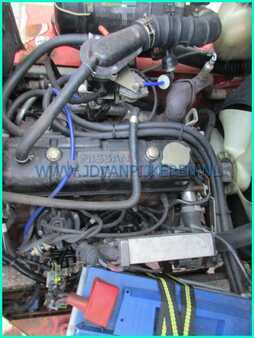 Nestekaasutrukki 1997  Nissan UGJ02A-30U 3t LPG duplex 4.5m + sideshift (5)