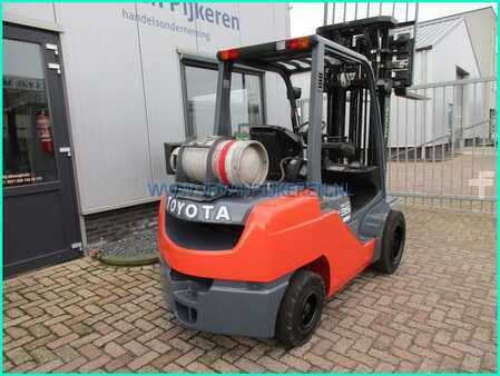 Toyota 02-8FGJF35 triplex5m+shift+forkpositioner+TUV 5889uur!