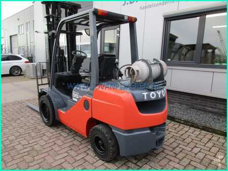 Toyota 02-8FGJF35 triplex5m+shift+forkpositioner+TUV 5889uur!