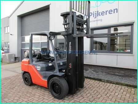 Toyota 02-8FGJF35 triplex5m+shift+forkpositioner+TUV 5889uur!