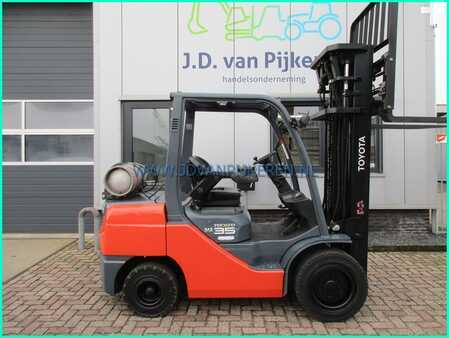 Toyota 02-8FGJF35 triplex5m+shift+forkpositioner+TUV 5889uur!